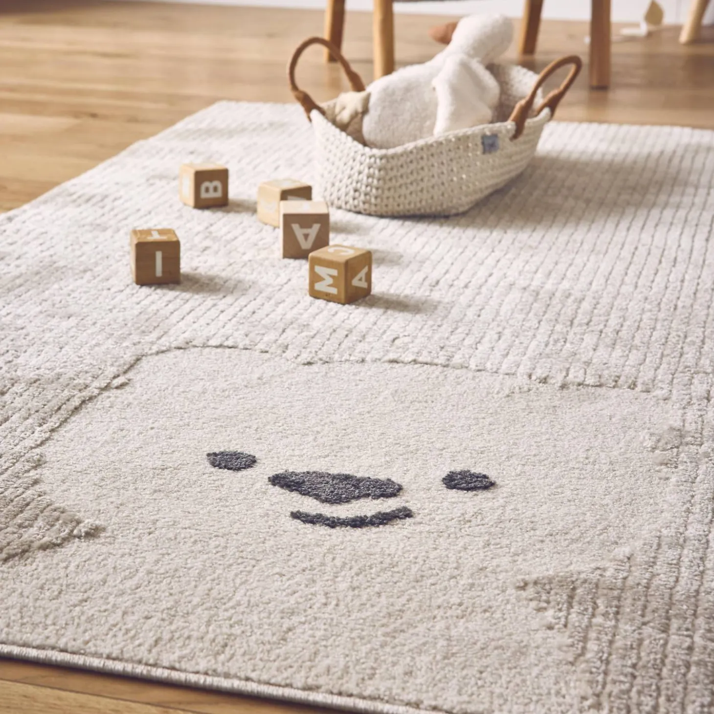 Alfombra infantil de osito en beige / crema
