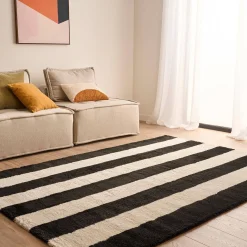 Alfombra interior con rayas en blanco y negro