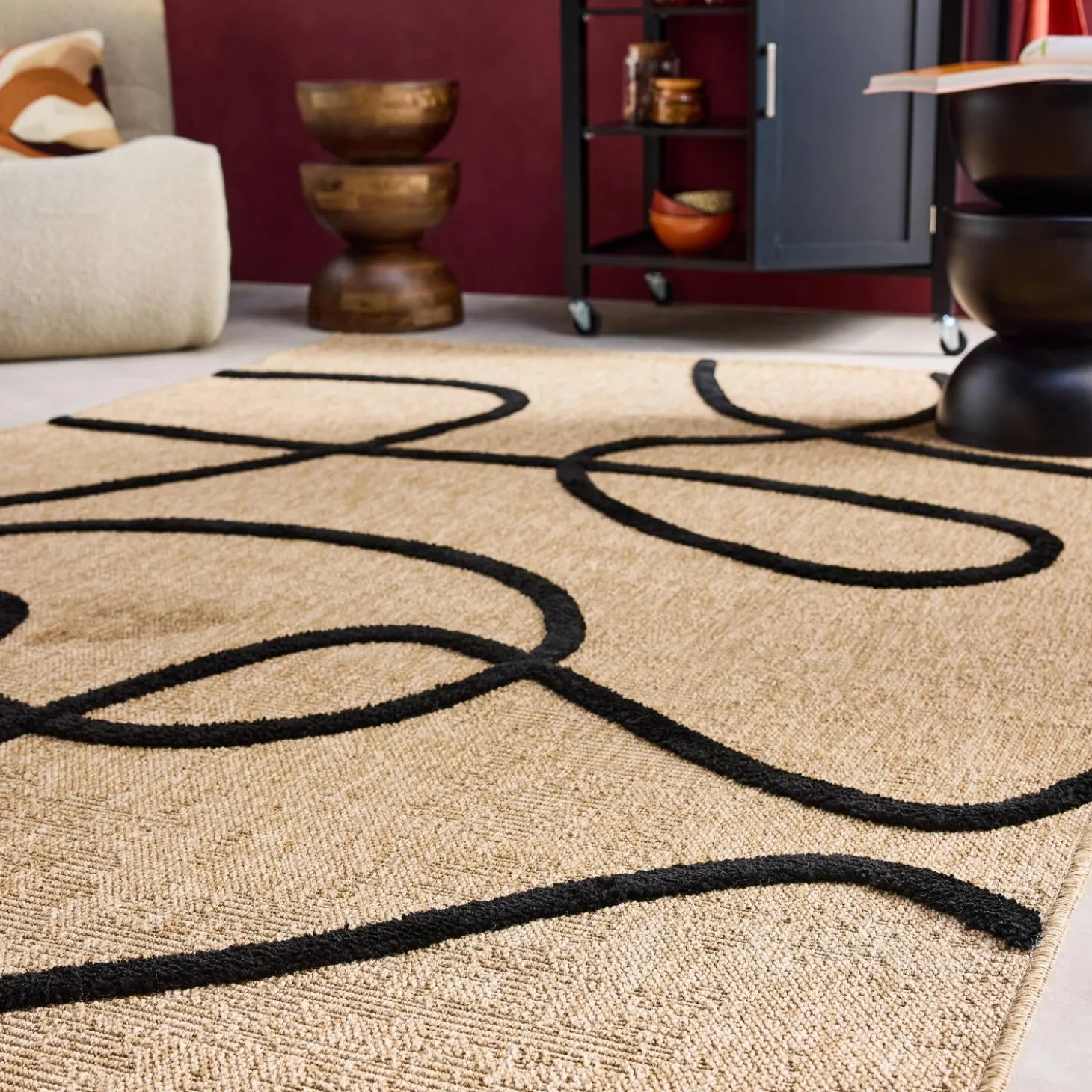 Alfombra interior efecto yute, motivo gráfico en relieve negro