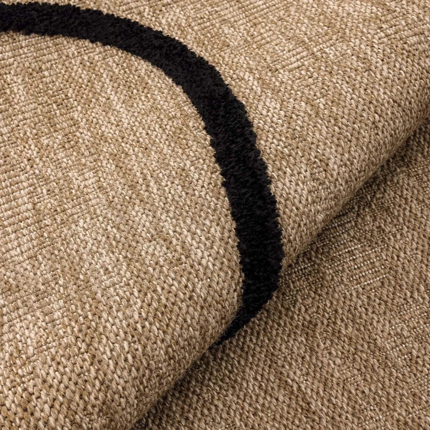 Alfombra interior efecto yute, motivo gráfico en relieve negro