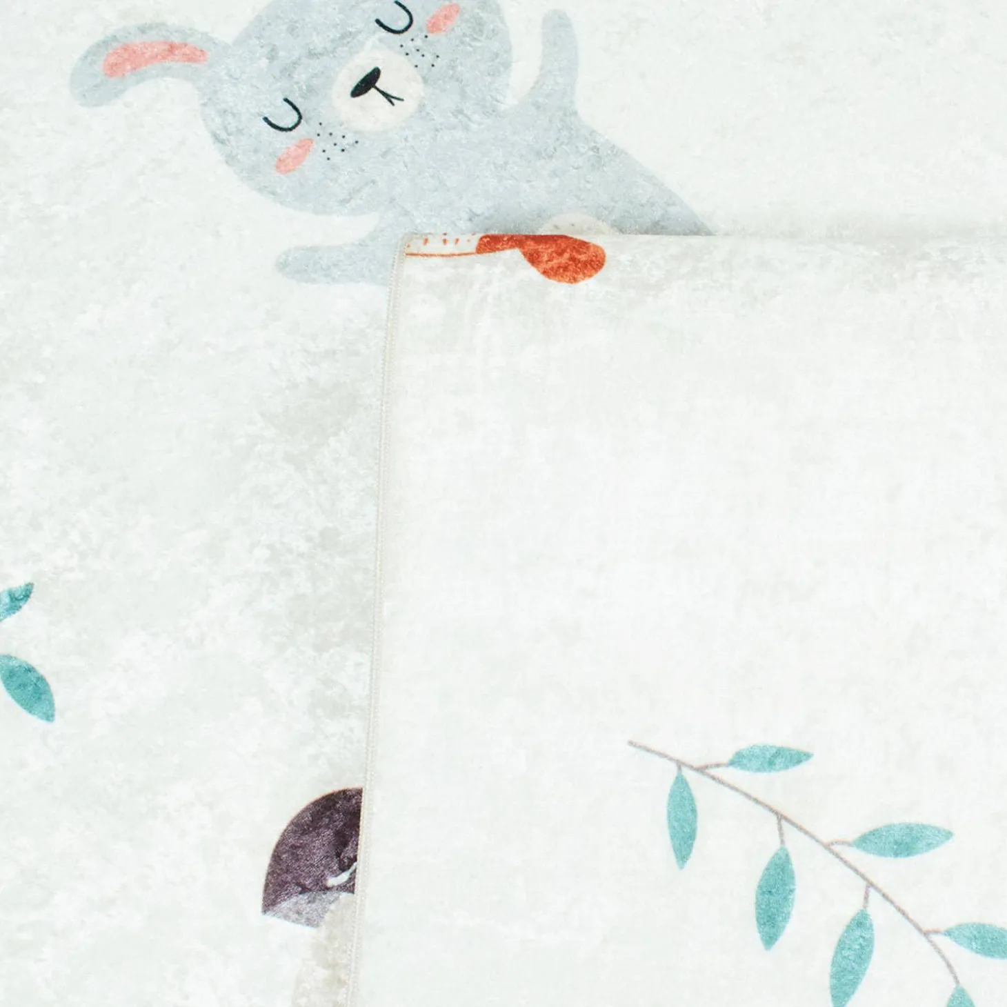 Alfombra interior infantil blanca estampada con animales