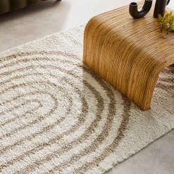 Alfombra interior shaggy con diseños geométricos arco iris beige