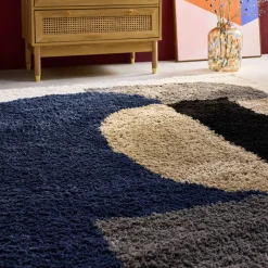 Alfombra interior shaggy de motivos geométricos multicolor