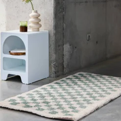Alfombra interior shaggy damero azul claro y crema