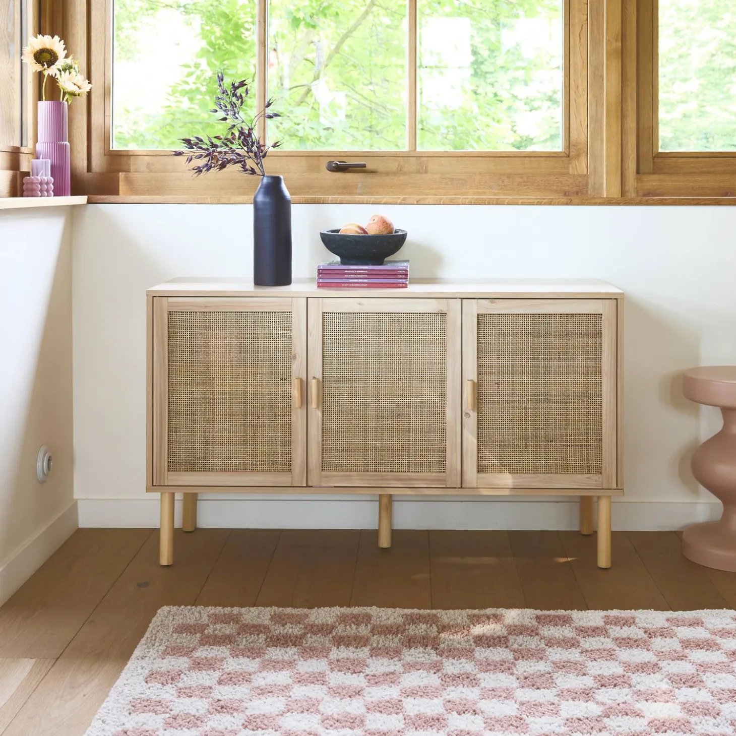 Aparador de 3 puertas con mimbre y efecto madera
