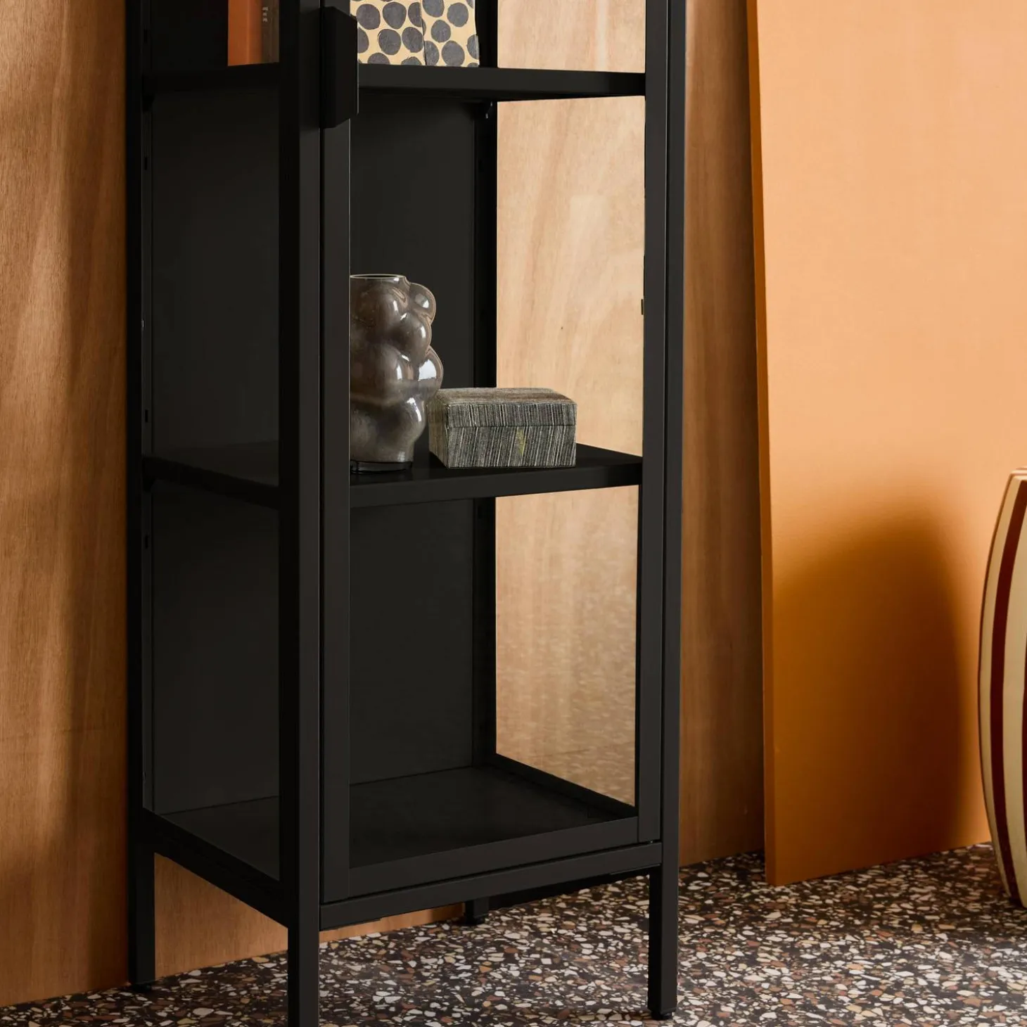 Aparador de acero y vidrio templado con 1 puerta, 160cm