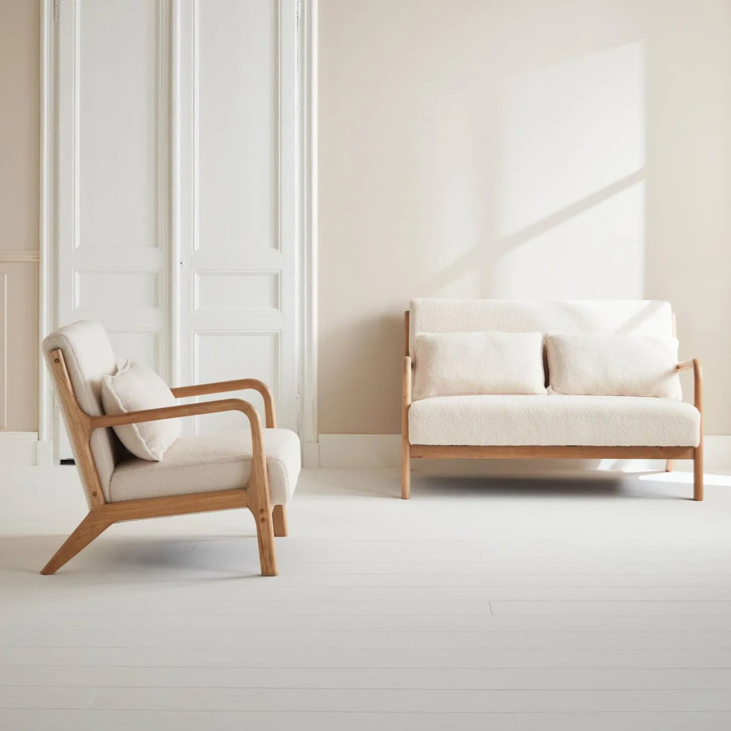 Banco de 2 plazas + sillón de madera con borreguito