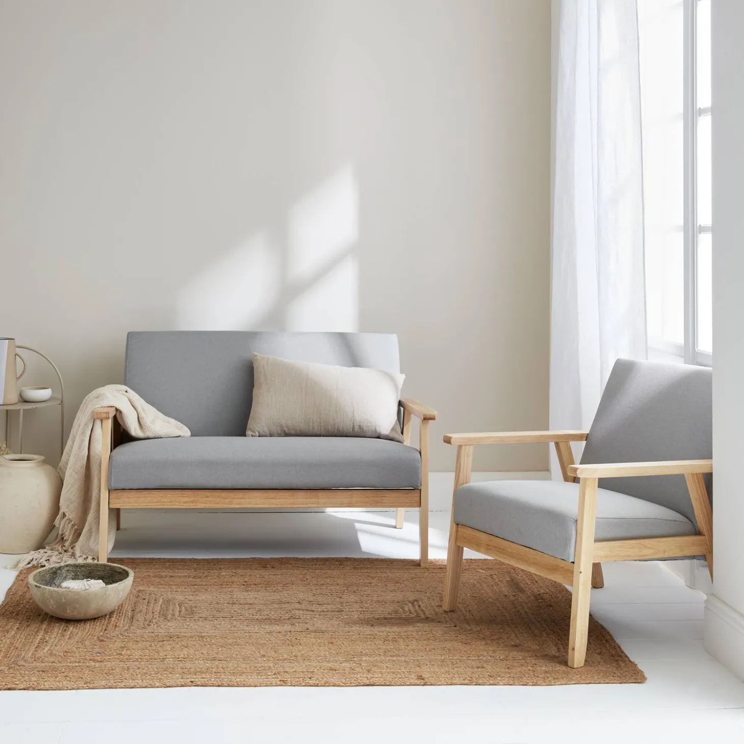 Banco y sillón de madera y tela, 3 plazas