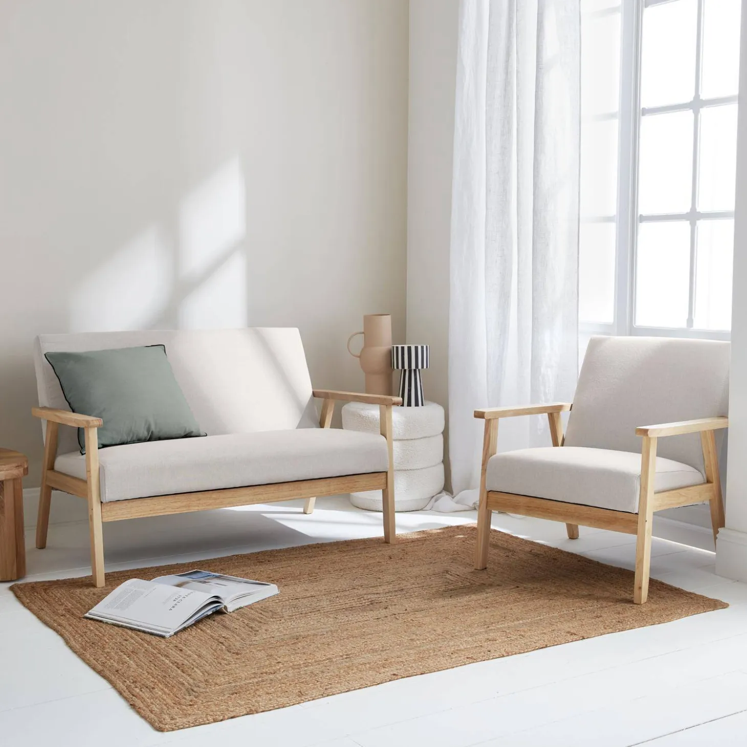 Banco y sillón de madera y tela, 3 plazas