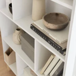 Biblioteca con patas de madera de 8 compartimentos