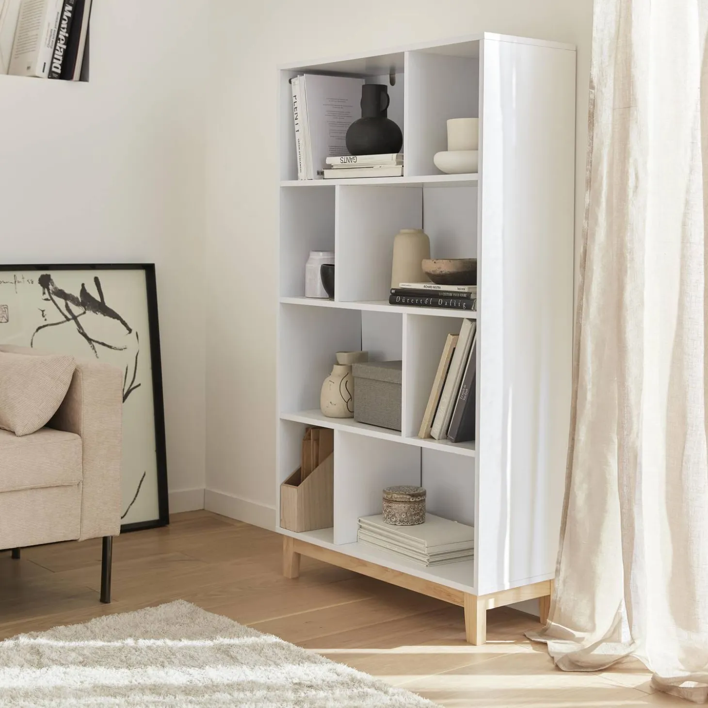 Biblioteca con patas de madera de 8 compartimentos