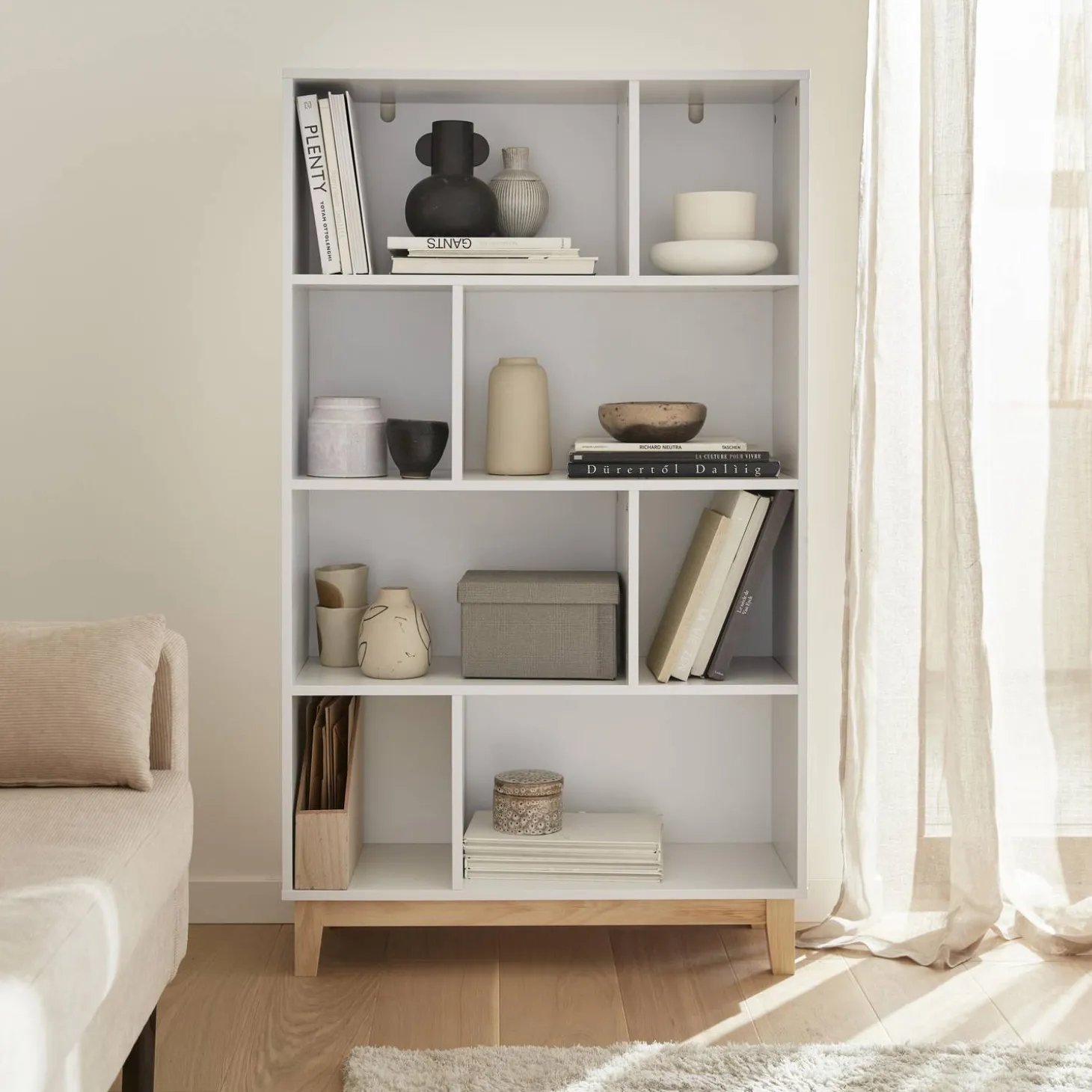 Biblioteca con patas de madera de 8 compartimentos