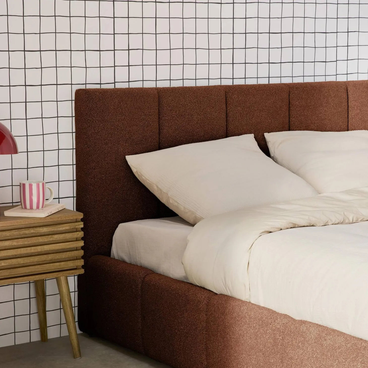 Cama baúl con somier a láminas y cabecero 140cm, acabado en borreguito