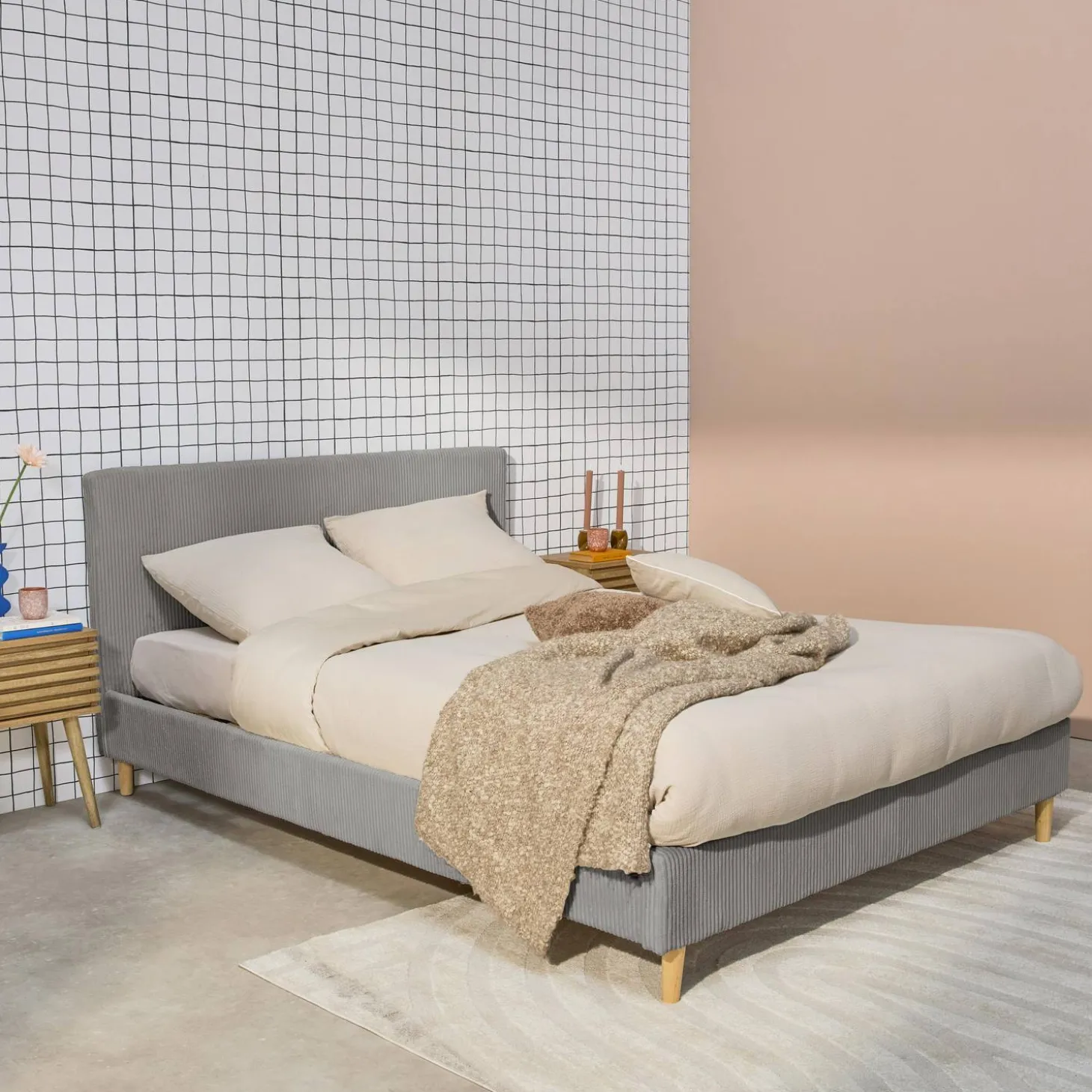Cama con somier y cabecero 140x190cm, acabado en pana fina