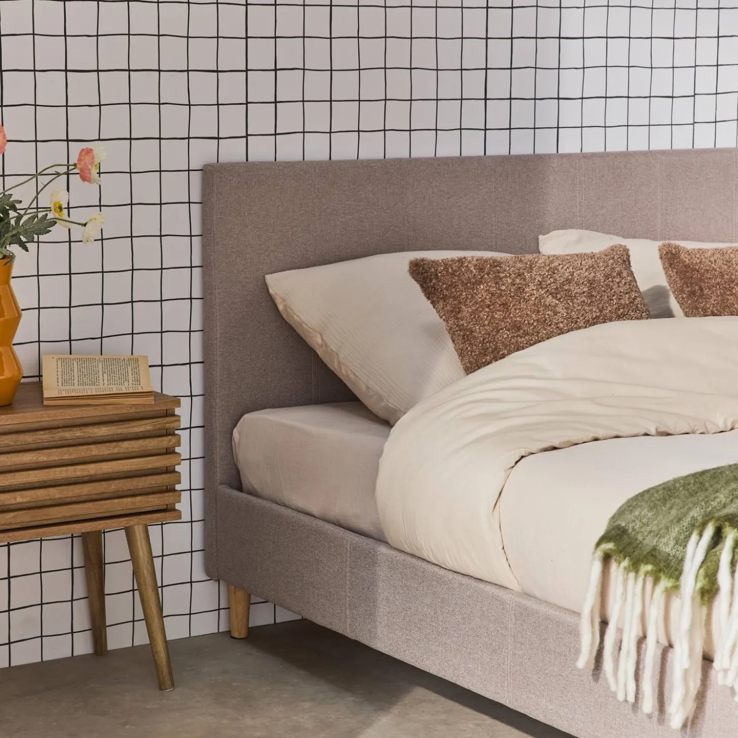 Cama con somier y cabecero 140x190cm, acabado en tela