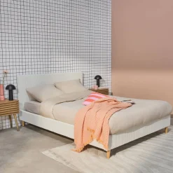 Cama con somier y cabecero 140x190cm, acabado en pana fina