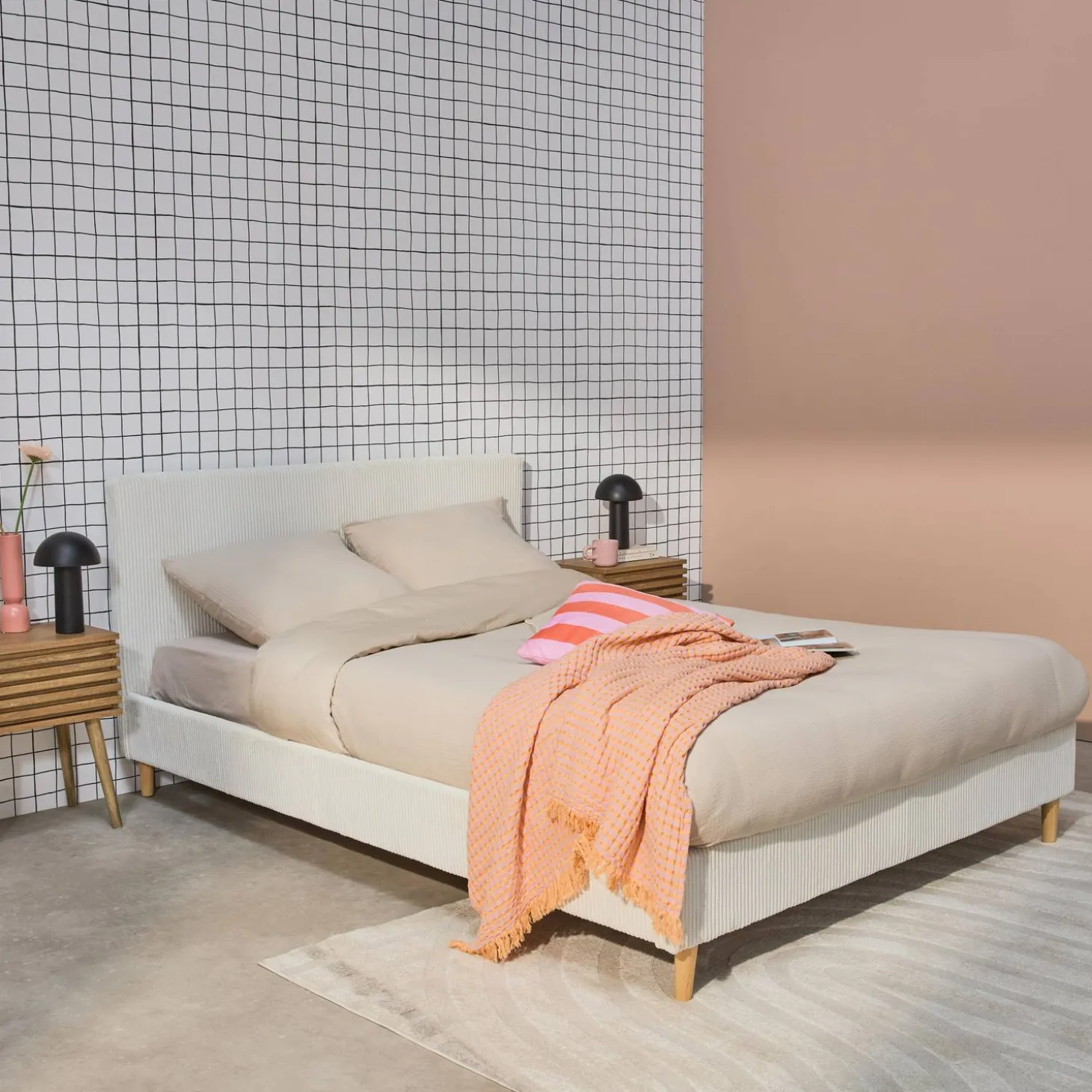 Cama con somier y cabecero 140x190cm, acabado en pana fina