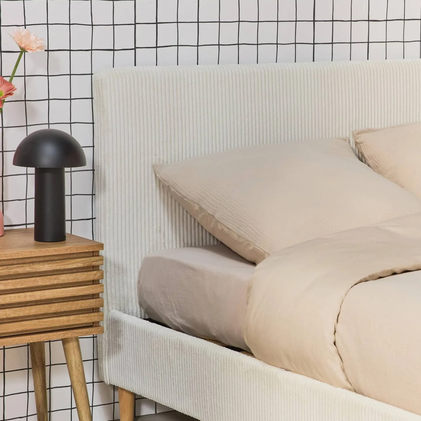 Cama con somier y cabecero 140x190cm, acabado en pana fina