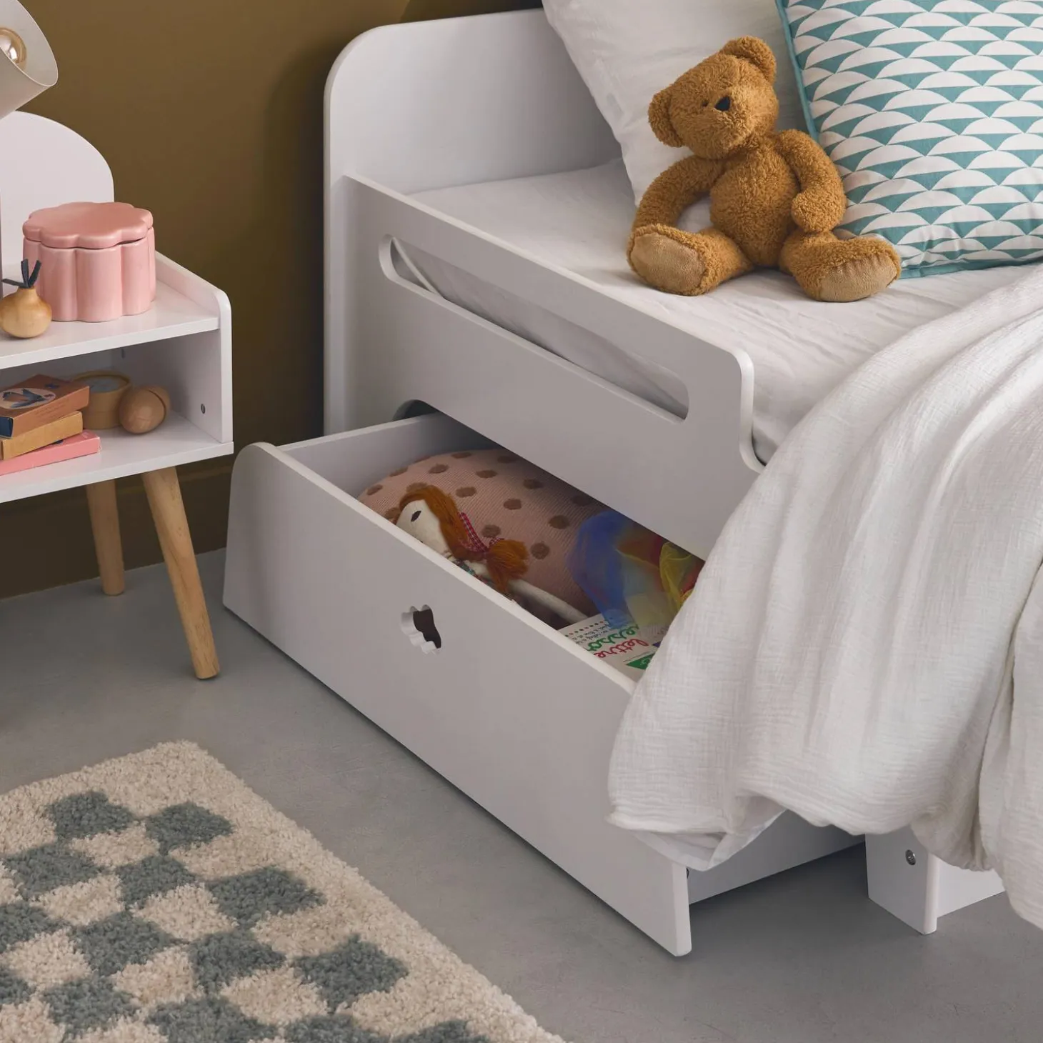 Cama infantil convertible con cajón