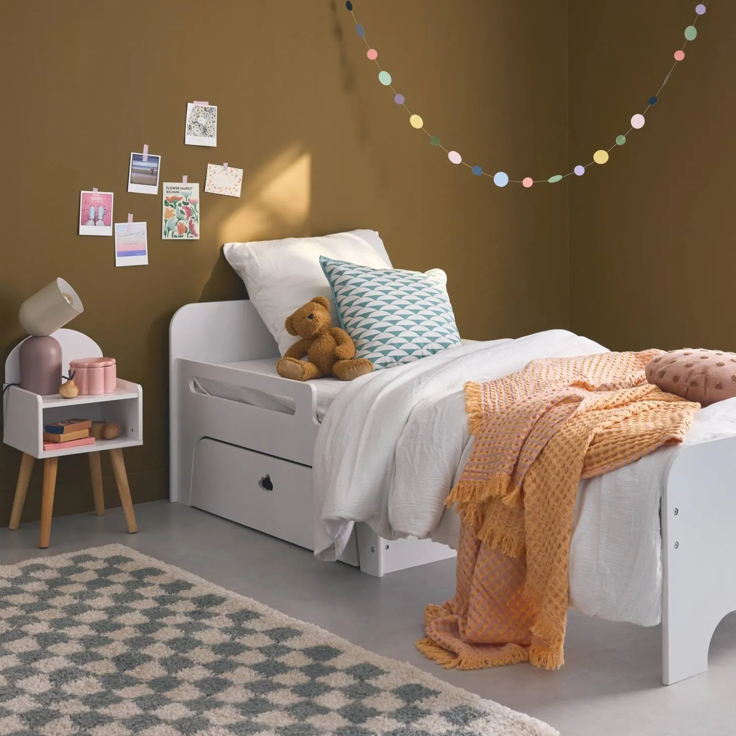 Cama infantil convertible con cajón