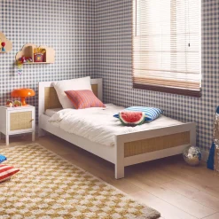 Cama infantil de 90cm de madera blanca y efecto bastón + somier