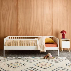 Cama infantil pino natural con somier de láminas incluido, 90cm
