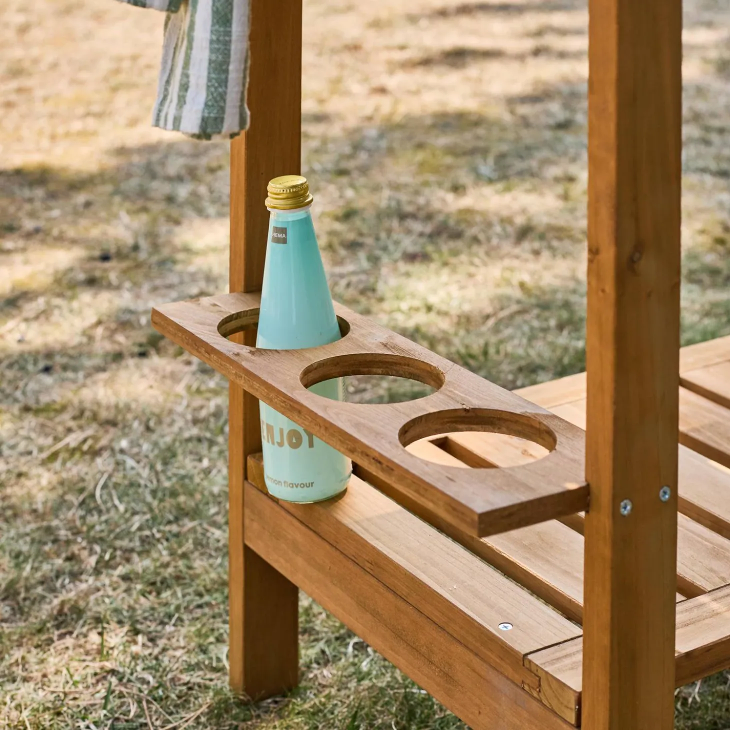 Carrito de cocina exterior de madera con ruedas
