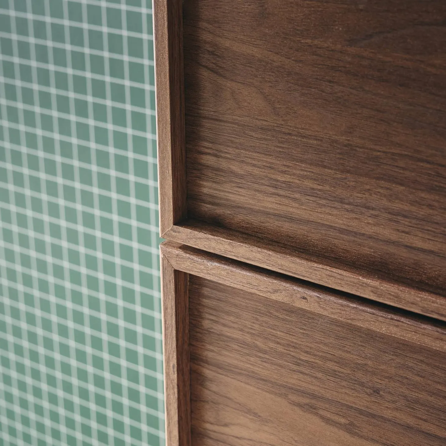 Cómoda con 4 cajones y efecto madera