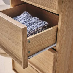 Cómoda con 4 cajones y efecto madera