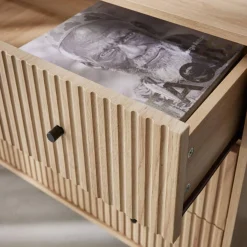 Cómoda con decoración de madera acanalada, 3 cajones
