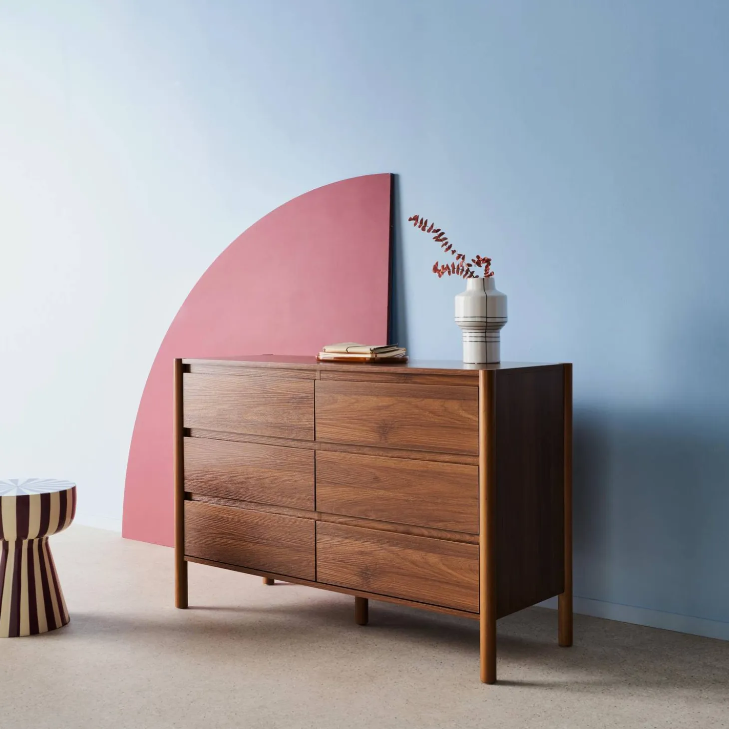 Cómoda con decoración de madera, 6 cajones