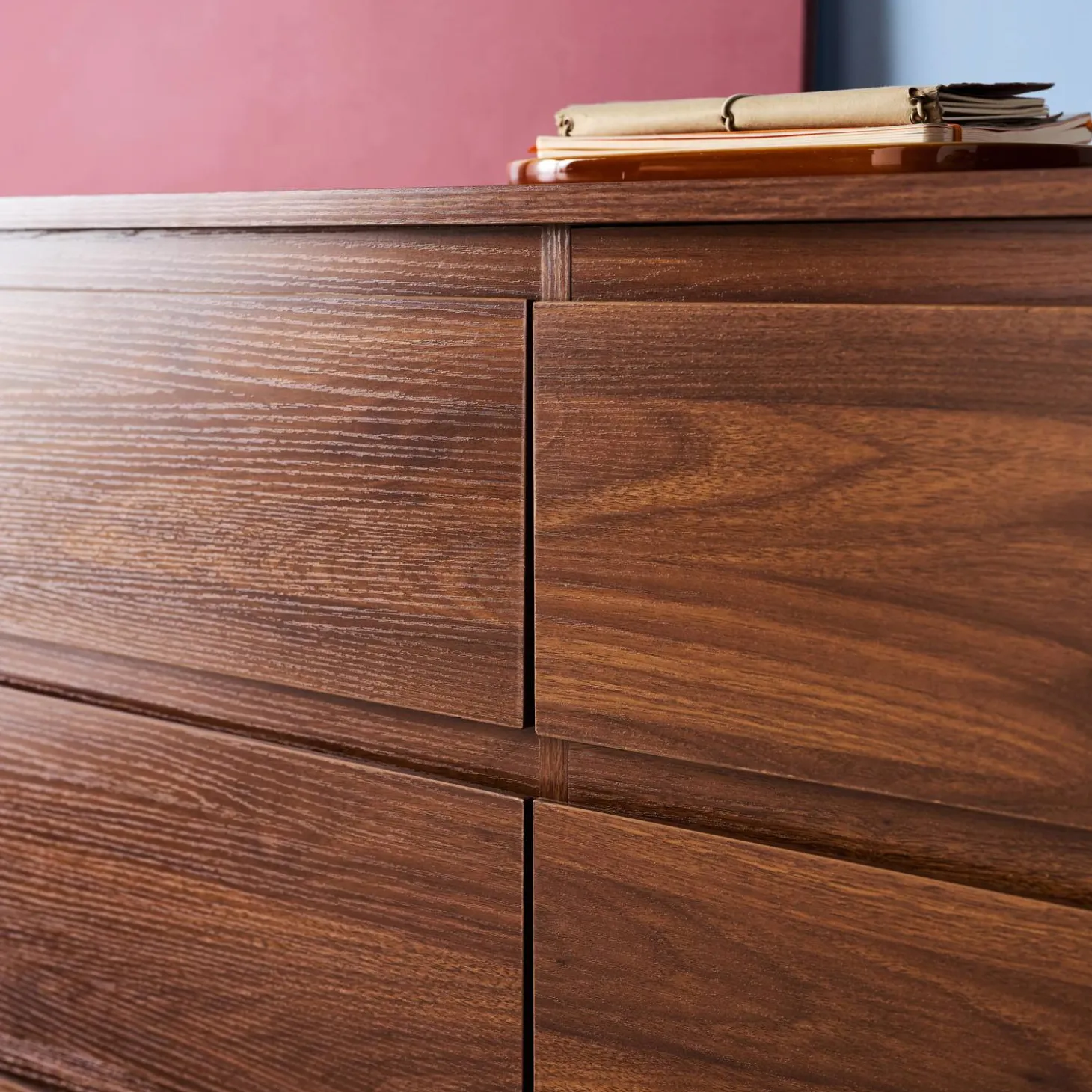 Cómoda con decoración de madera, 6 cajones