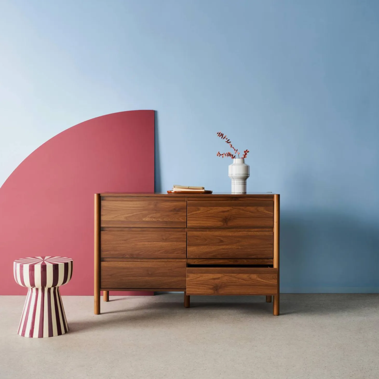 Cómoda con decoración de madera, 6 cajones