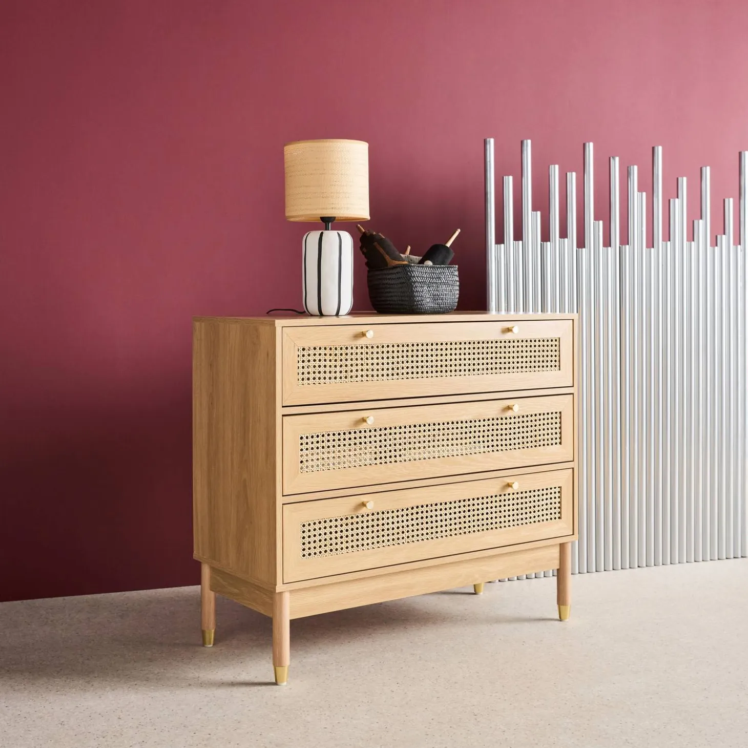 Cómoda con decoración madera y mimbre, 3 cajones