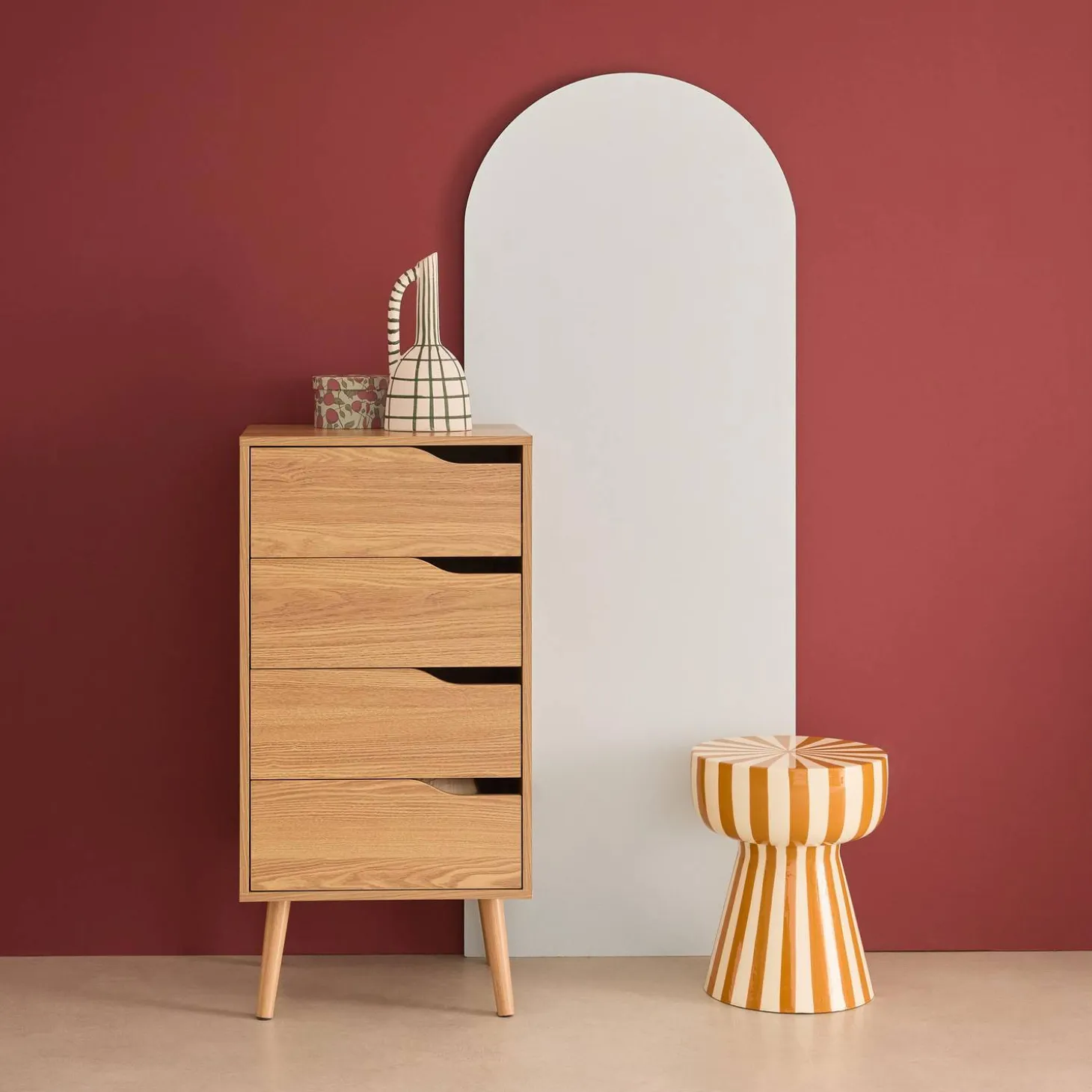 Cómoda con efecto madera, 4 cajones