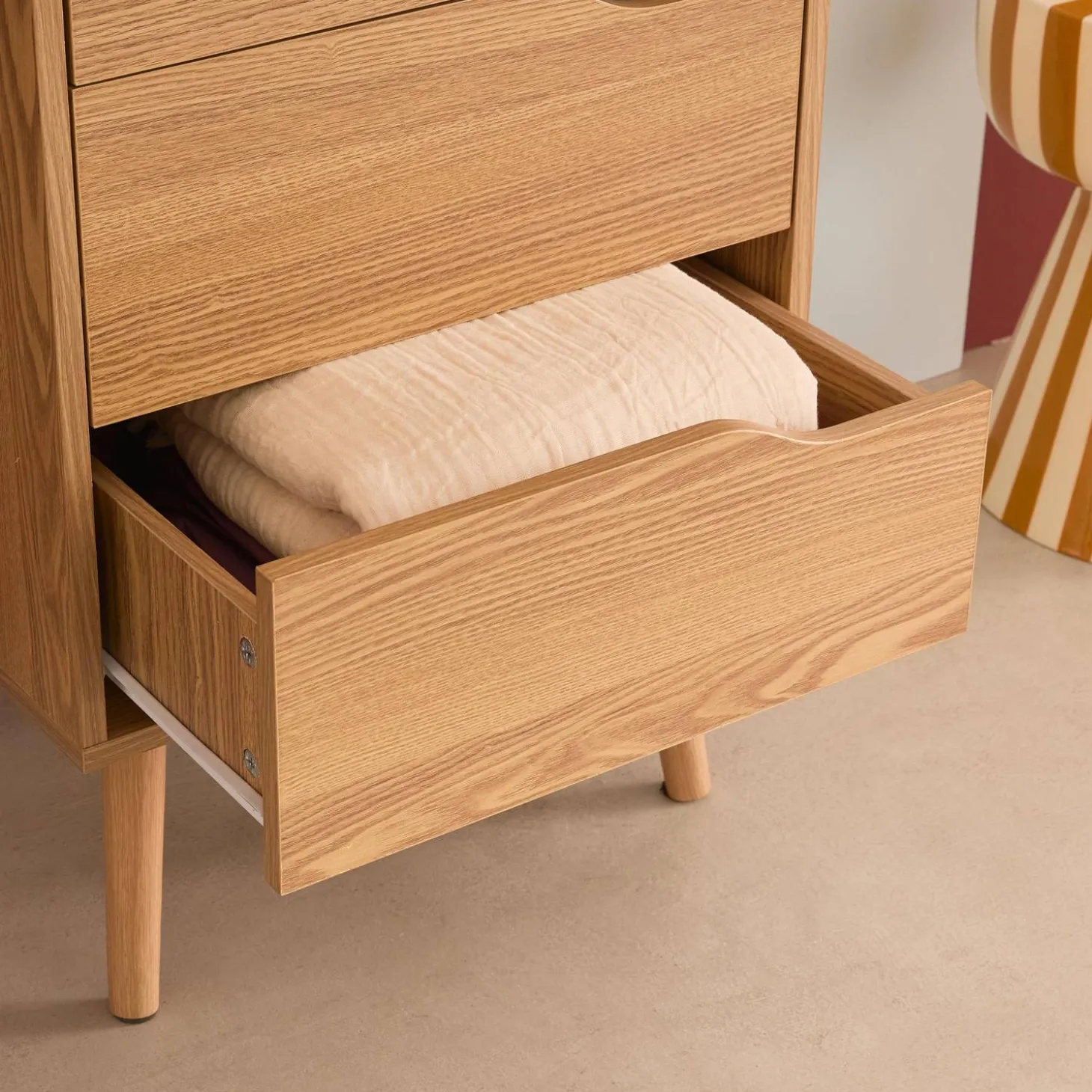 Cómoda con efecto madera, 4 cajones