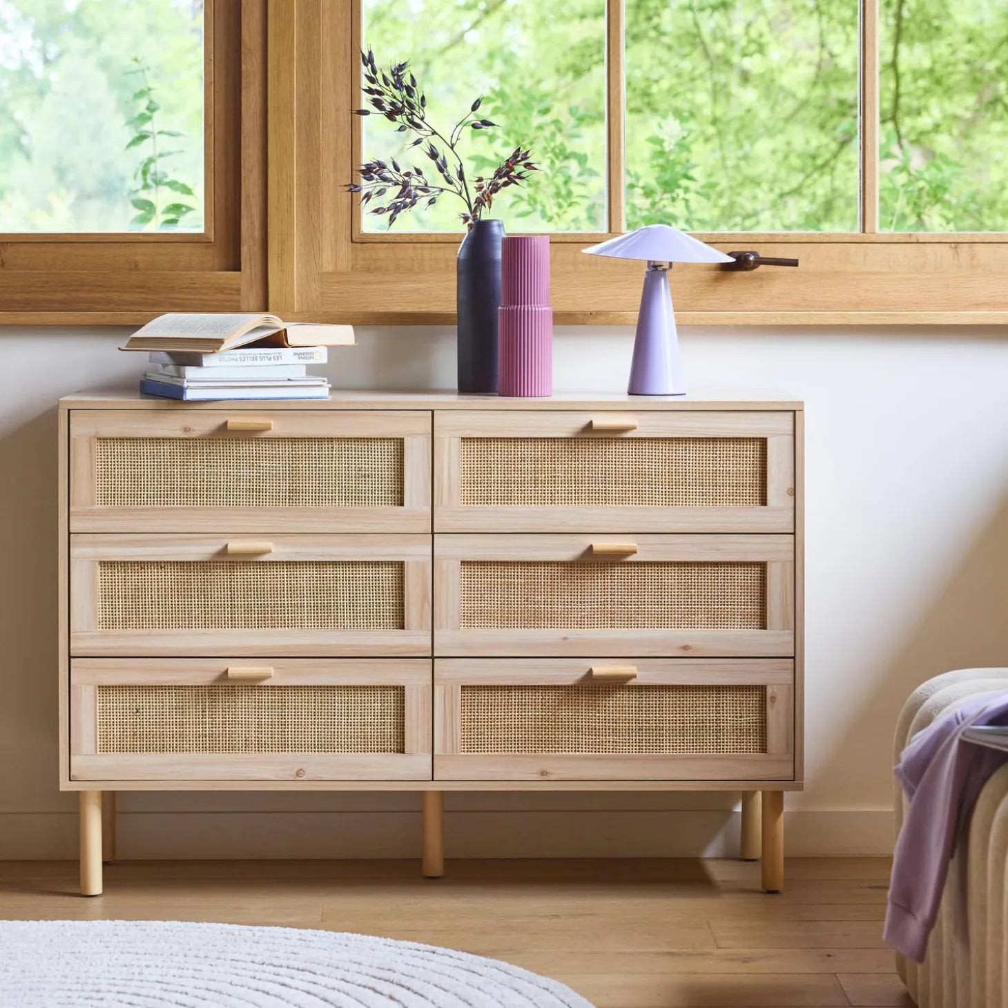Cómoda de 6 cajones con caña y efecto madera