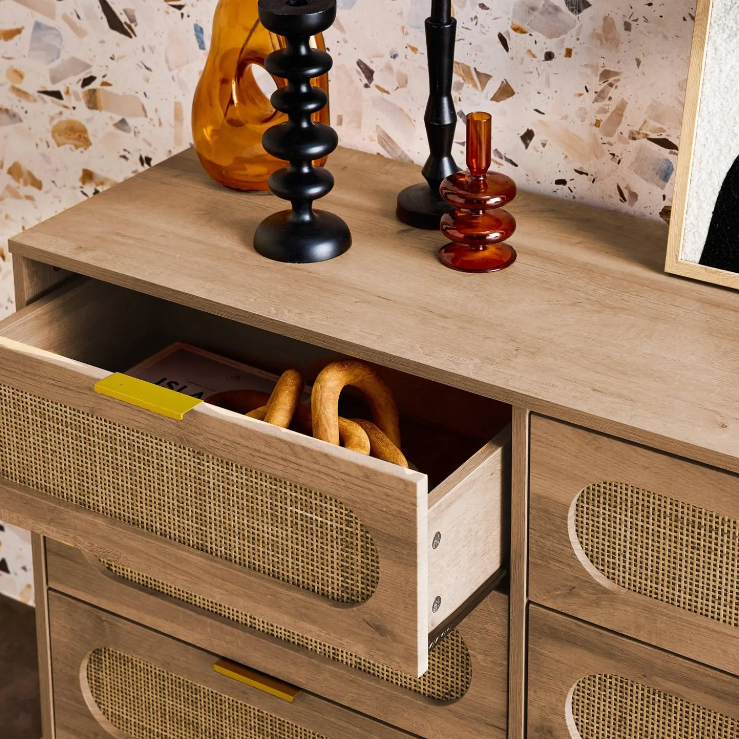 Cómoda de madera y caña redondeada, 6 cajones