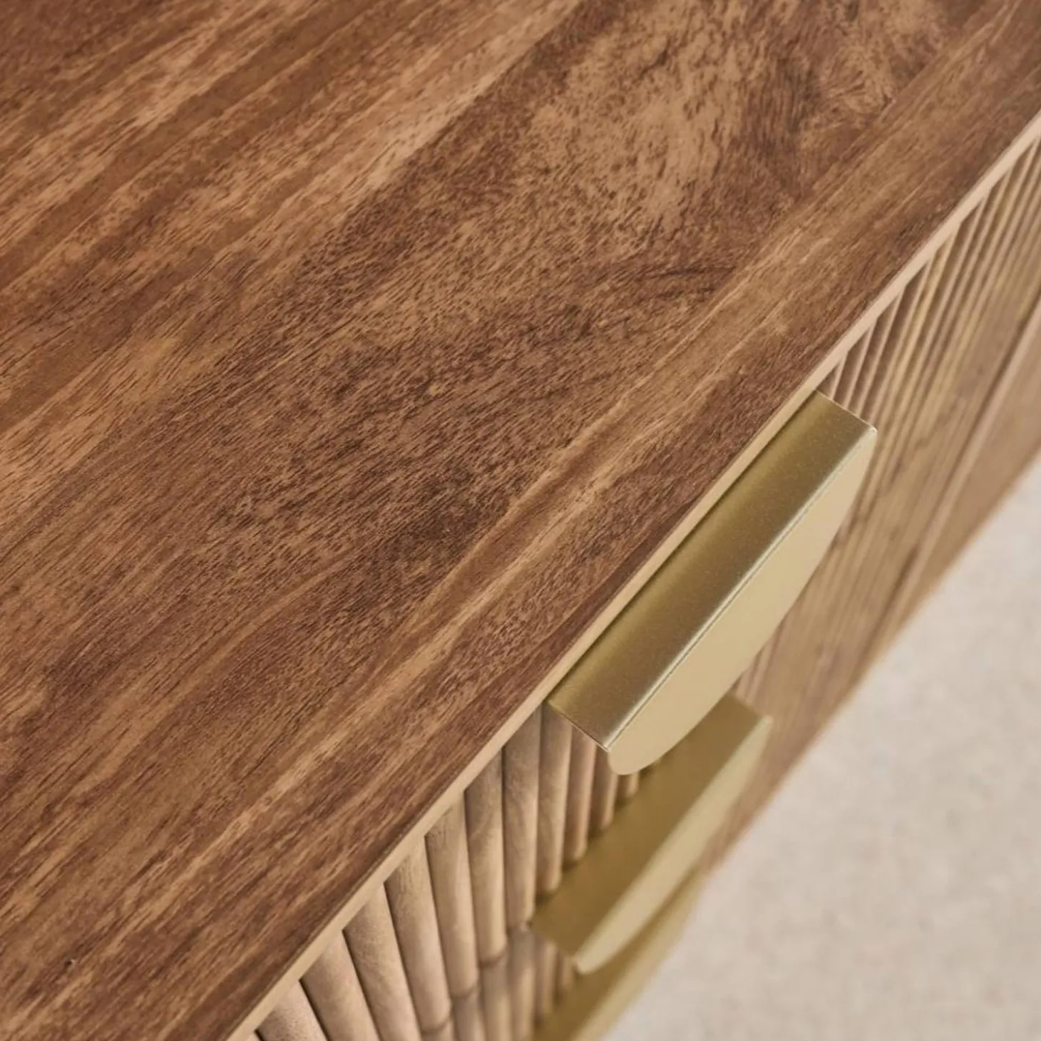 Cómoda efecto madera de mango con acabado ranurado, 6 cajones