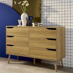 Cómoda en acabado estilo nogal con 6 cajones