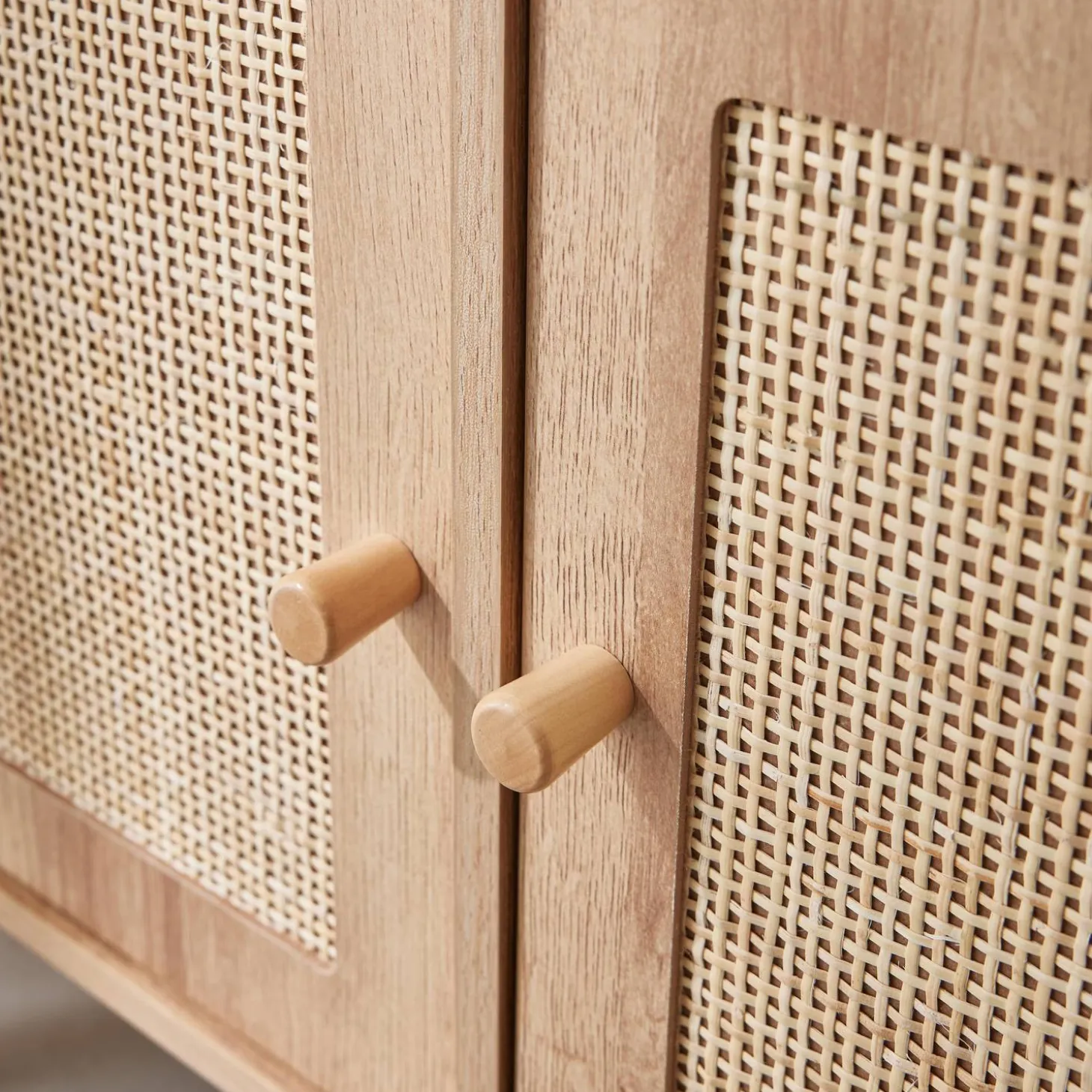 Cómoda infantil con efecto madera de 4 puertas
