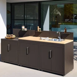 Cocina de exterior 3 módulos acero y decoración de madera