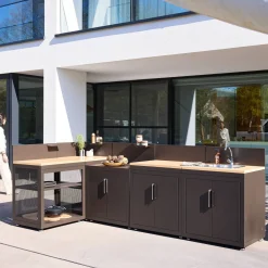 Cocina de exterior 5 módulos acero y decoración madera