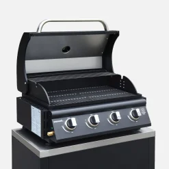 Cocina exterior completa de acero inoxidable con barbacoa con funda