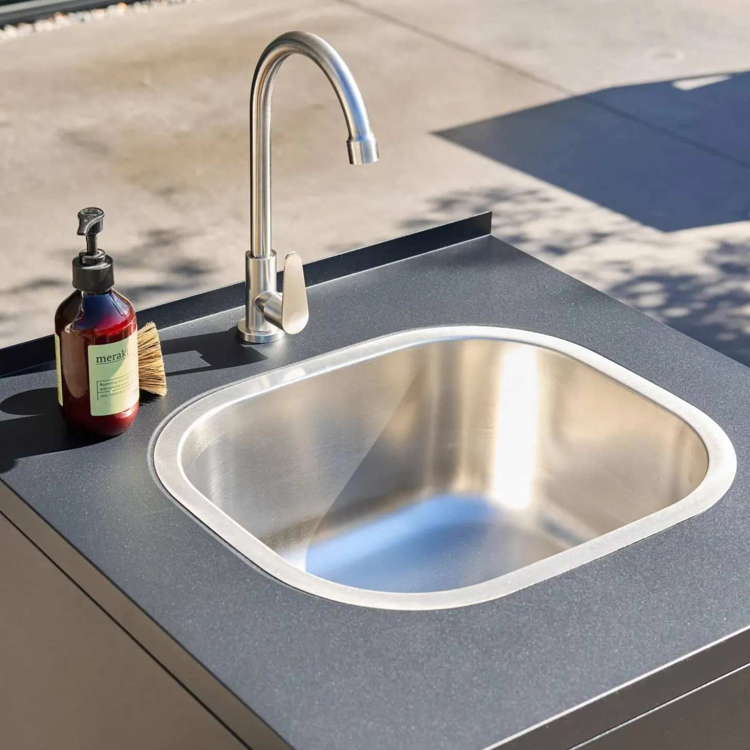 Cocina exterior de acero con fregadero y 1 puerta, 60cm