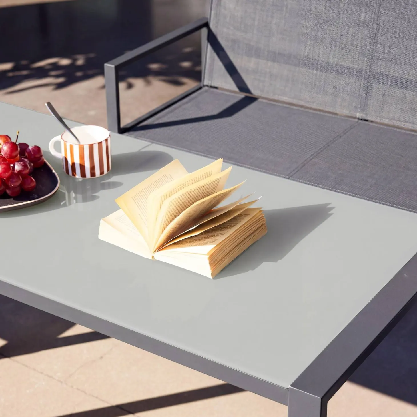 Conjunto de mesa de jardín encastrable, 4 plazas