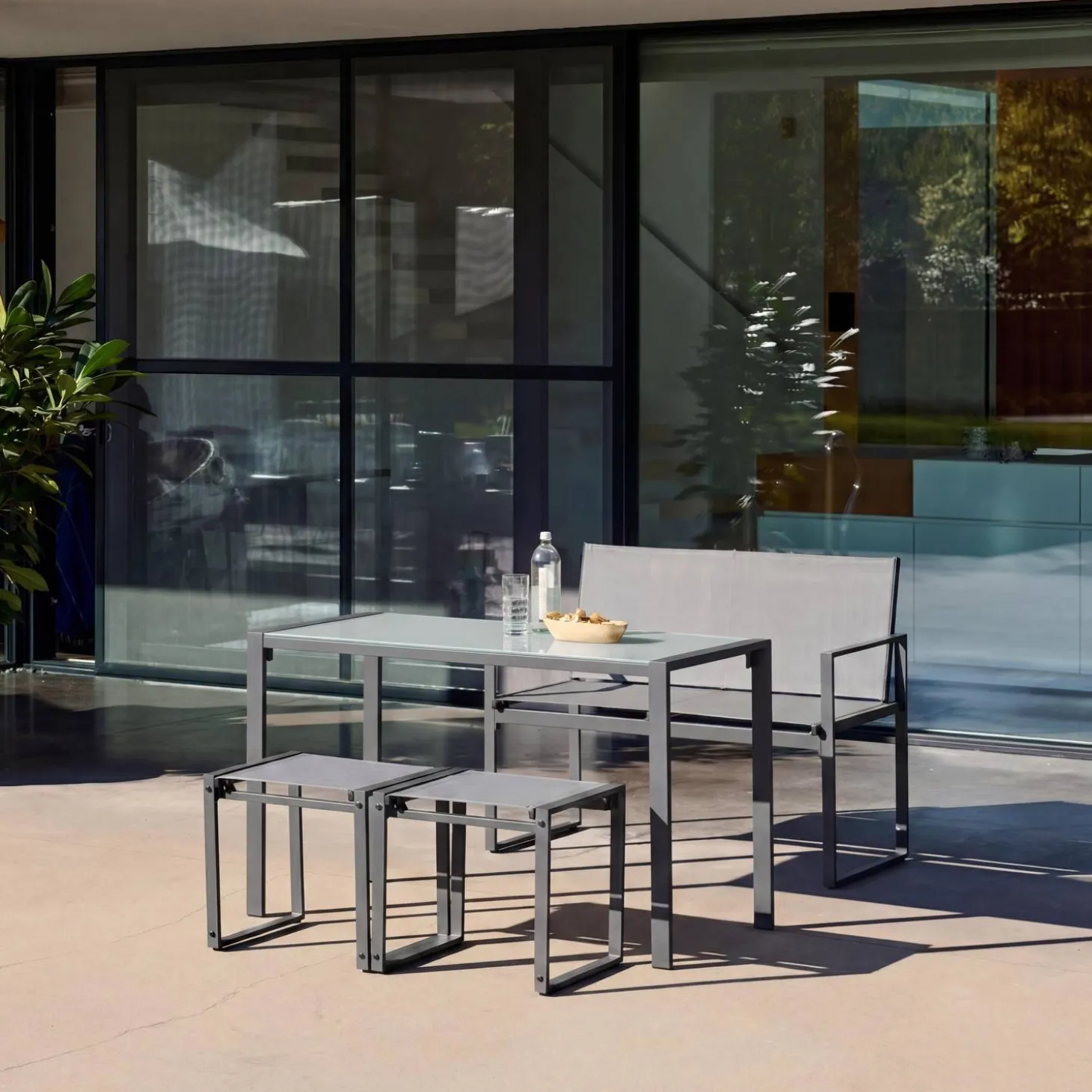 Conjunto de mesa de jardín encastrable, 4 plazas
