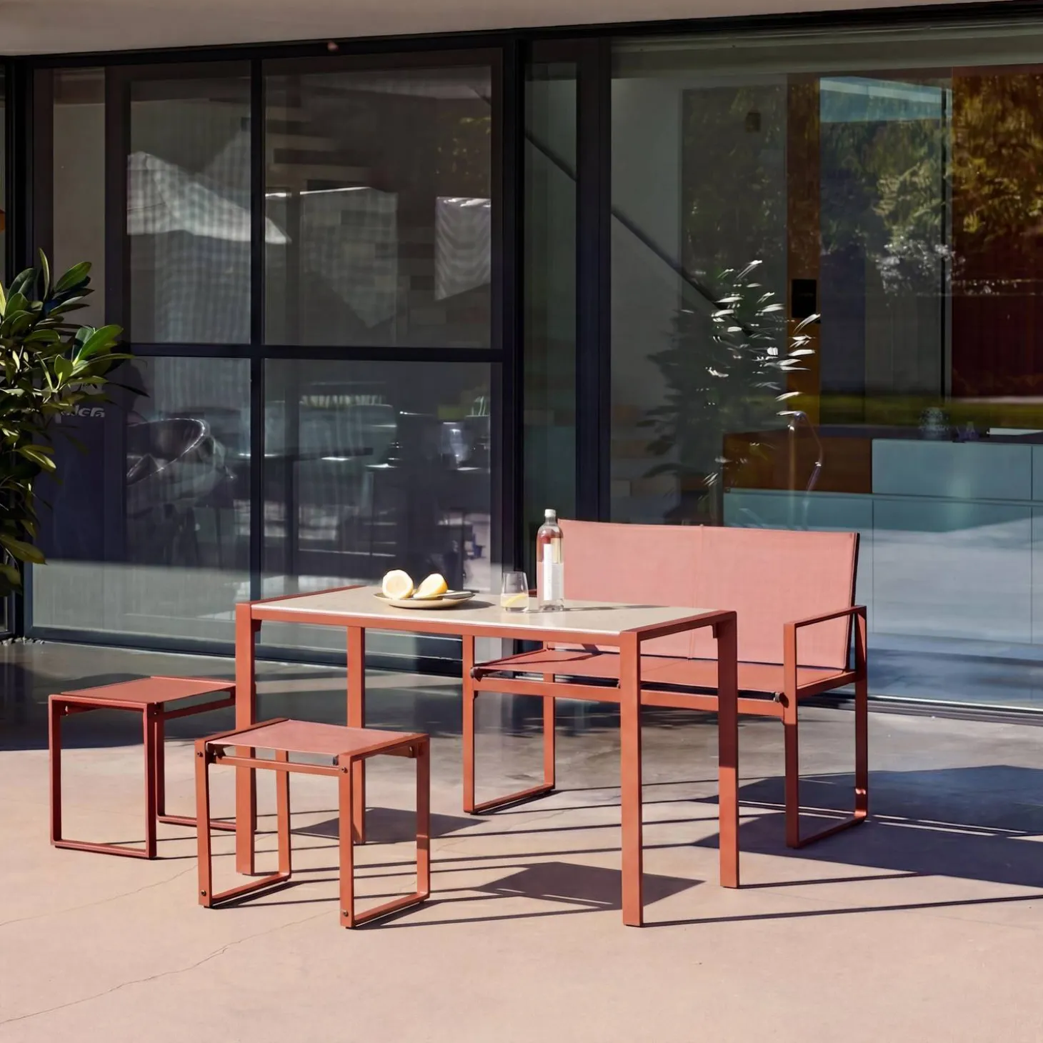 Conjunto de mesa de jardín encastrable, 4 plazas