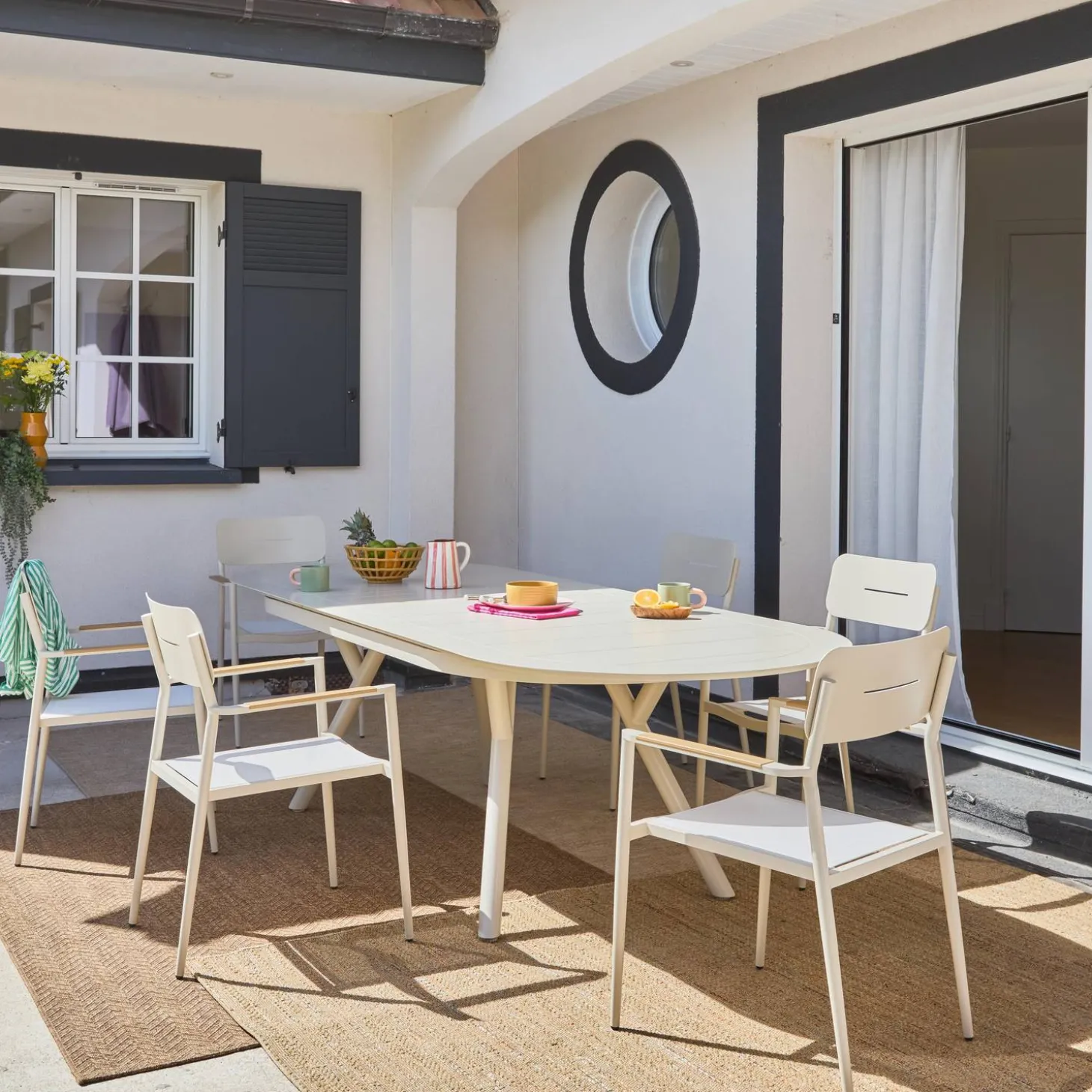 Conjunto mesa de jardín ovalada extensible de aluminio con 6 sillas