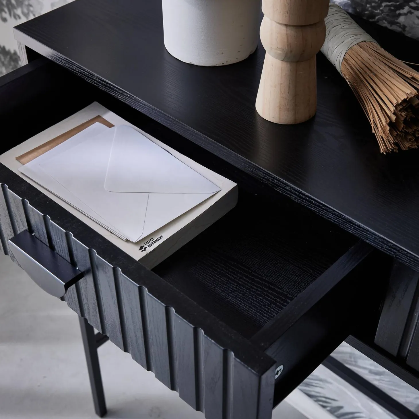 Consola con efecto madera estriada negra, 100cm